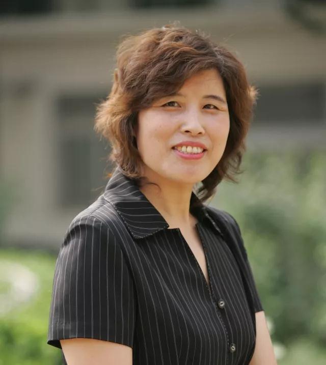 女, a target="_blank" href="/item/天津市海河中学/6263716" data