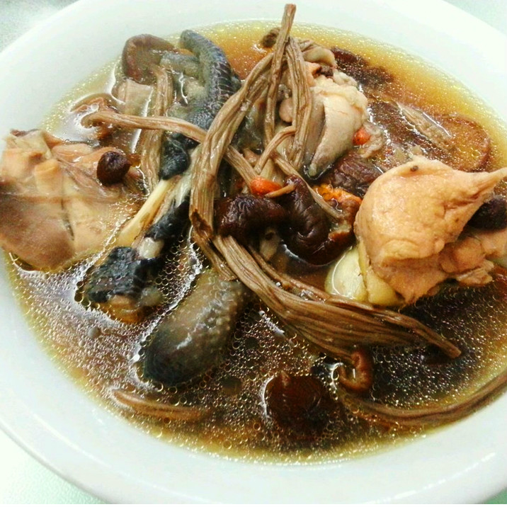 茶树菇乌鸡汤
