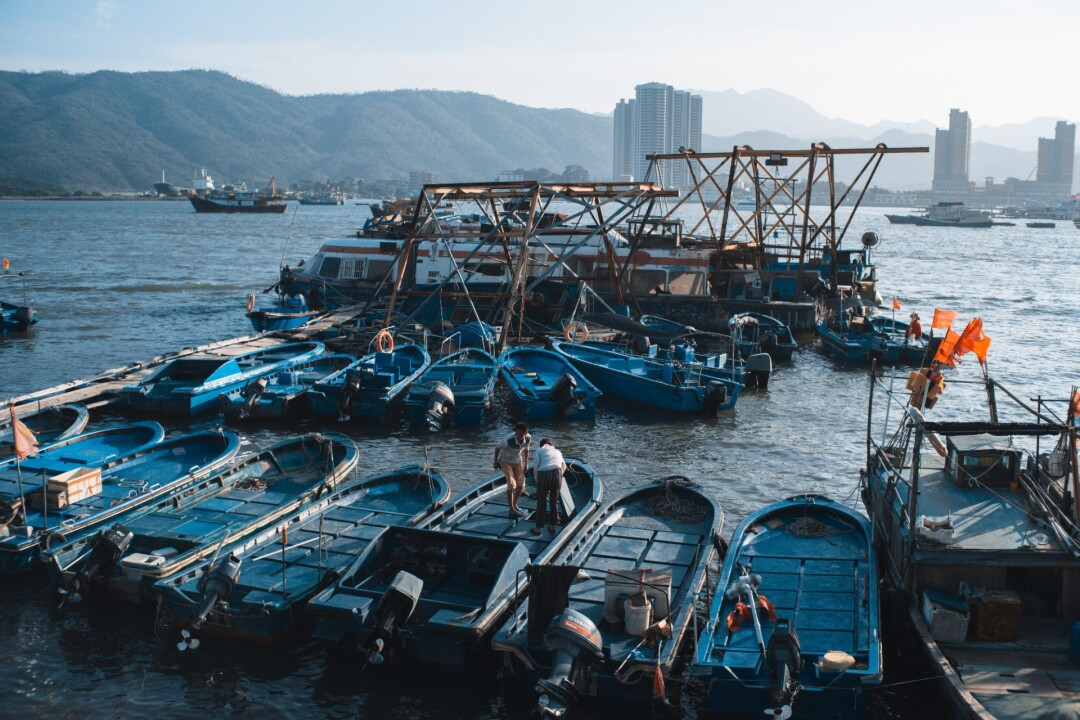  p>澳头地处珠江三角洲经济区,位于惠州大亚湾畔,毗邻香港;东临南海
