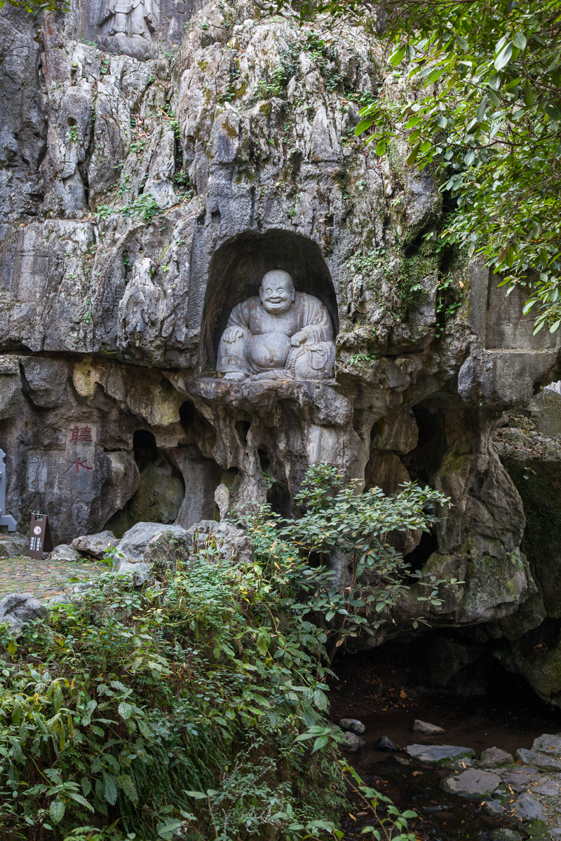  p>飞来峰造像位于浙江杭州灵隐寺前的飞来峰上,在北麓山崖及自然洞壑
