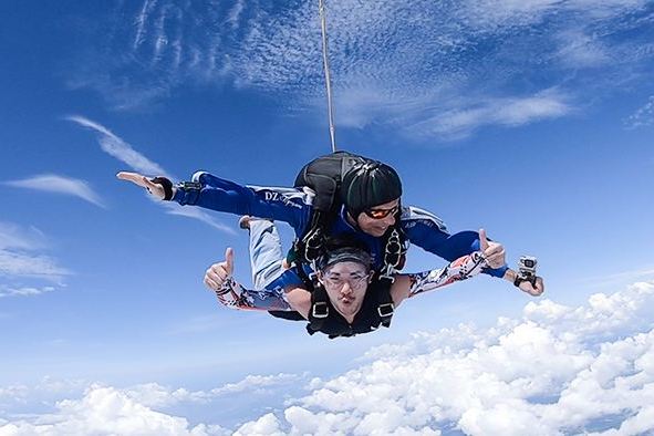 天时爱飞苏州澄湖跳伞俱乐部