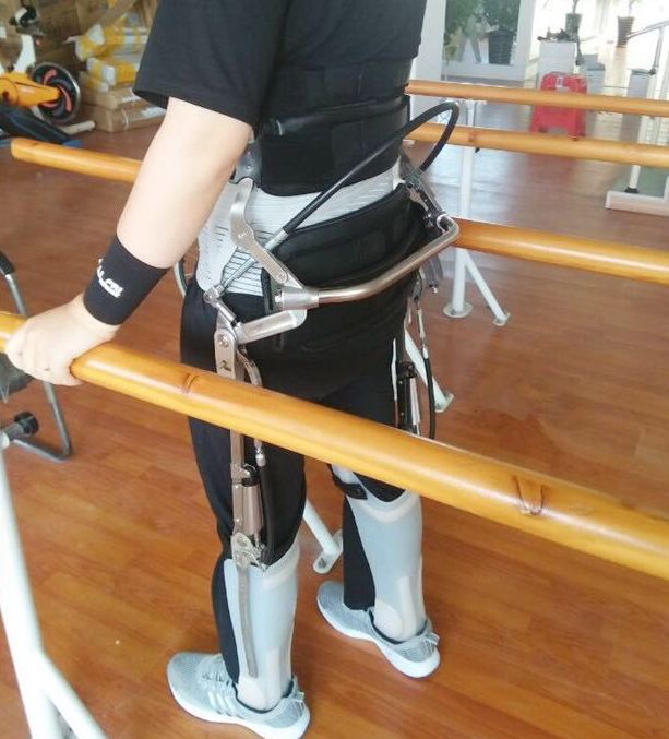 髋膝踝足矫形器