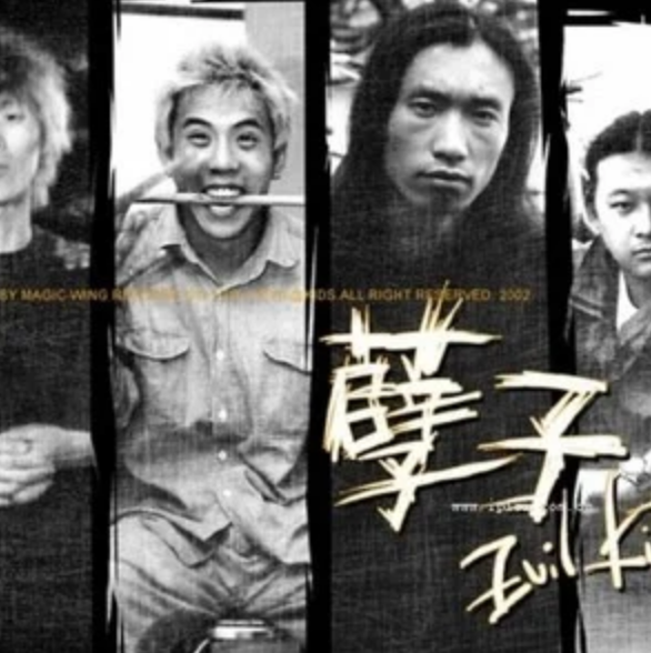  p>《对着我笑》是孽子演唱的歌曲,收录于2002年1月1日发行的《最后