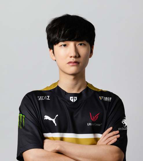  p>韩王浩(游戏id:peanut),1998年2月3日出生于韩国,《 a target="