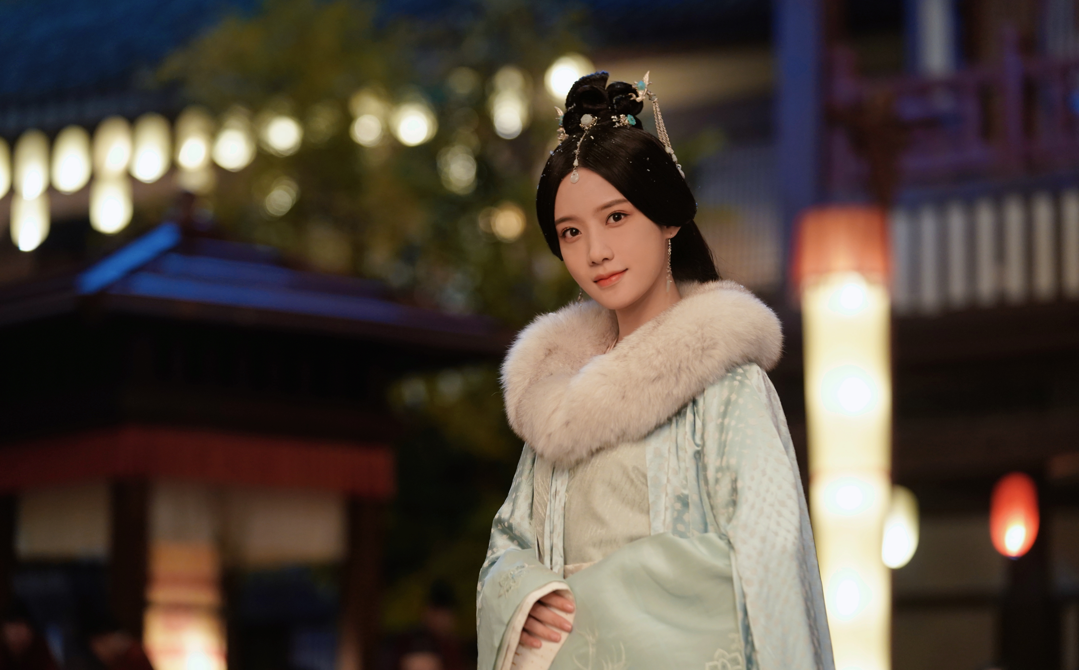 曾用艺名爱菲儿,1997年10月17日出生于福建省,中国内地影视女演员