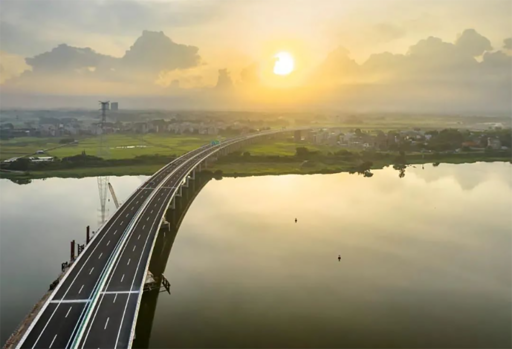 吴川—湛江高速公路(wuchuan╟zhanjiang expressway),简称"吴湛高速"