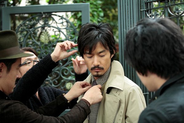 模特大赛并获得冠军,因而通过模特儿入行;1995年4月出演ntv电视剧《 a