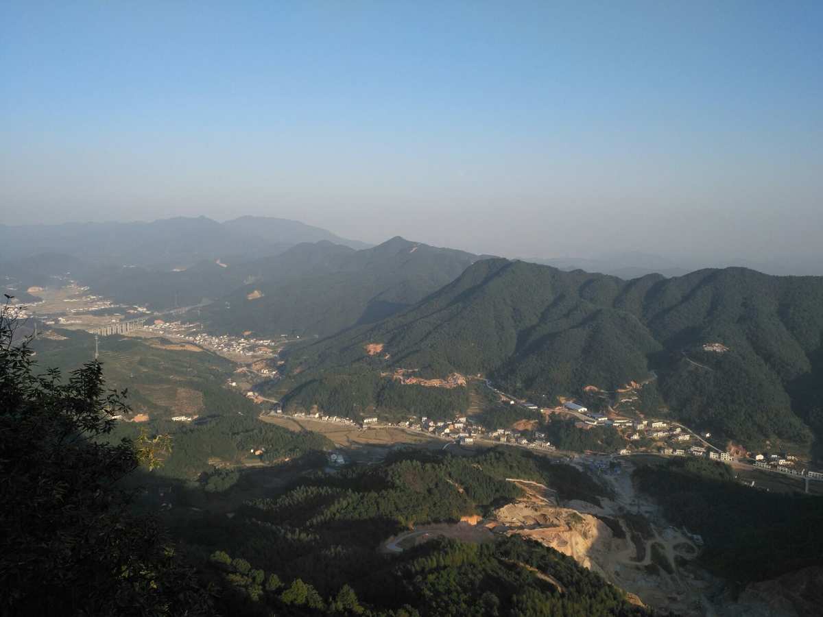 云峰台风景区位于浏阳市蕉溪乡,距<a target