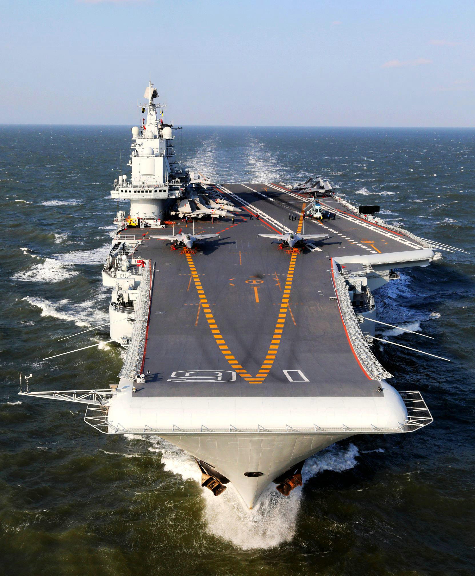 中国辽宁号航空母舰