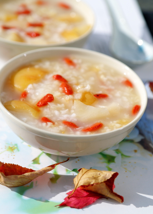 微波雪梨枸杞粥