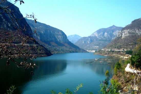  p>青塔湖景区位于河北省邯郸市涉县县城东北8公里处,主要景观有百丈