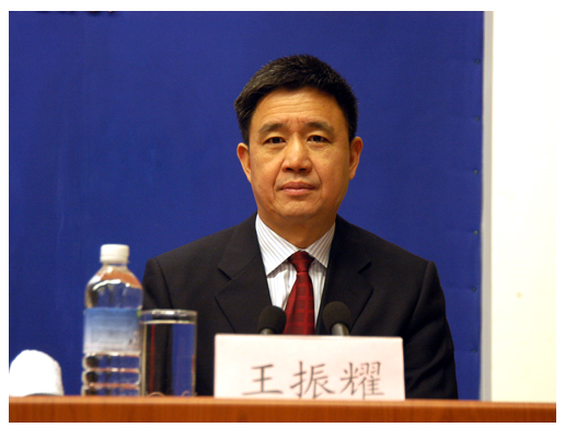 后来受到工众网ceo李久鑫的大力支持,而后陕西省公安厅副厅长 a