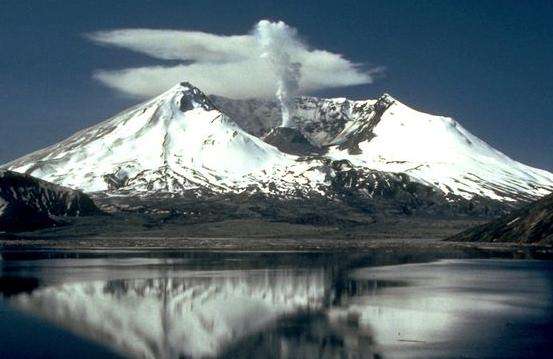  p>圣海伦斯火山位于美国西北部 a target="_blank" href="/item