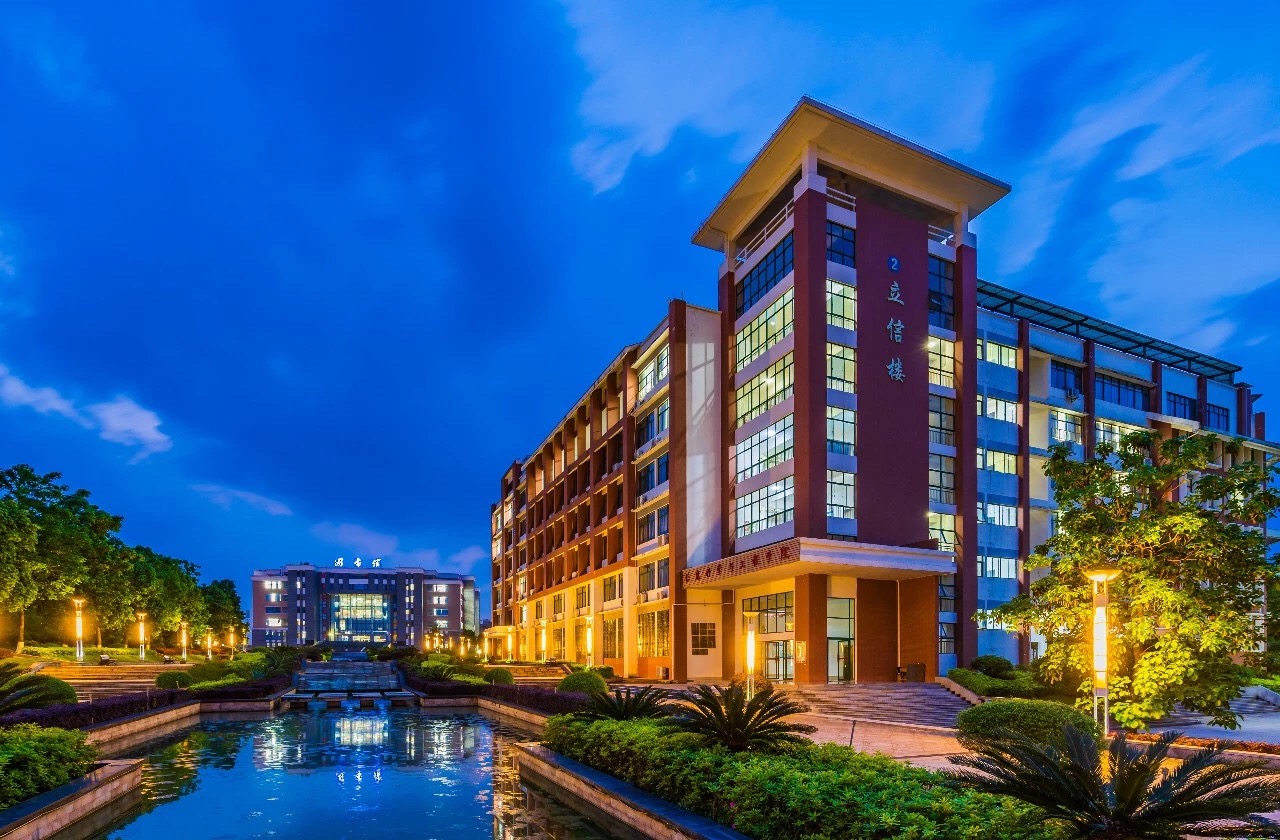  p>桂林理工大学(guilin university of technology),简称"桂工",坐落