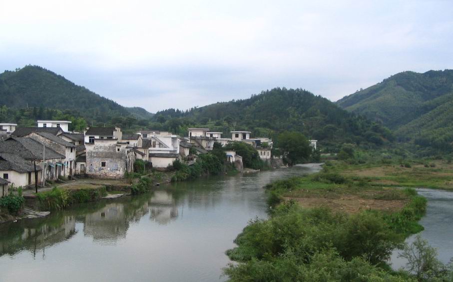  p>渔亭镇隶属于安徽省黄山市黟县,位于东经117°93′～117°99