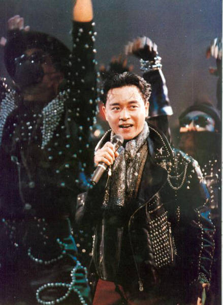 《暴风一族》是 a target="_blank" href="/item/张国荣/6804" data