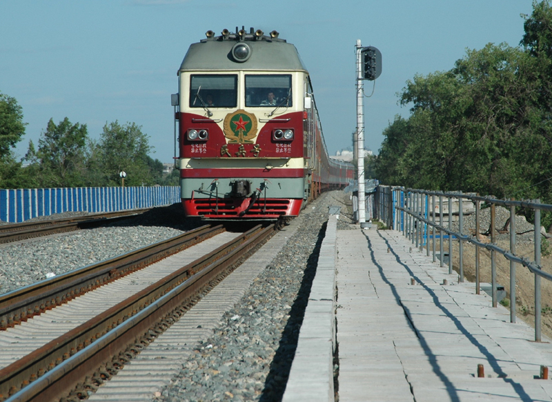  p>滨洲铁路,是原中俄共同修筑的东清铁路(中东铁路)的西部干线,故
