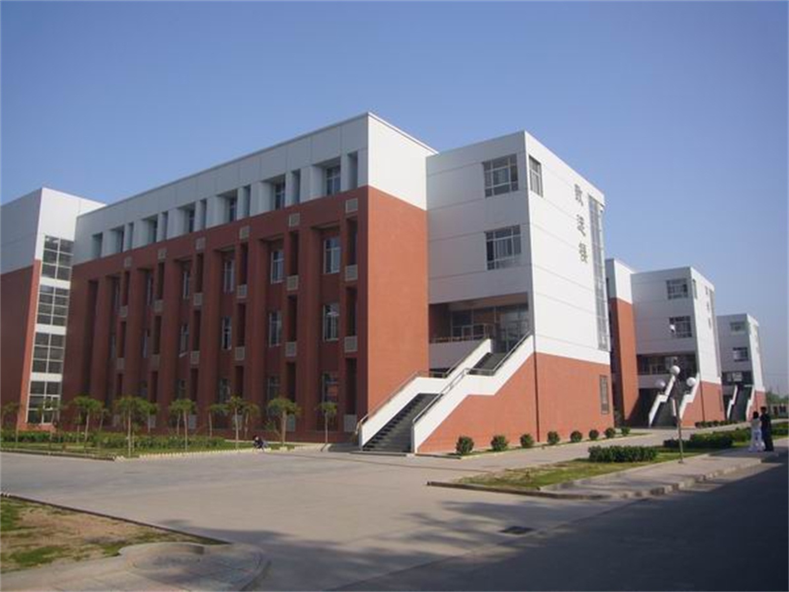  p data-id="gnbth4aljp">河北正中实验中学(河北正定中学东校区),北