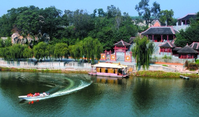 lemmaid="2187758">黄帝宫 /a>是中原腹地人文,自然景观具备的风景 