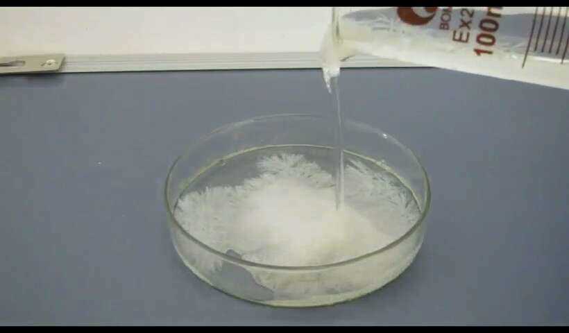  p>过饱和溶液是指一定温度,压力下,当溶液中溶质的浓度已超过该温度