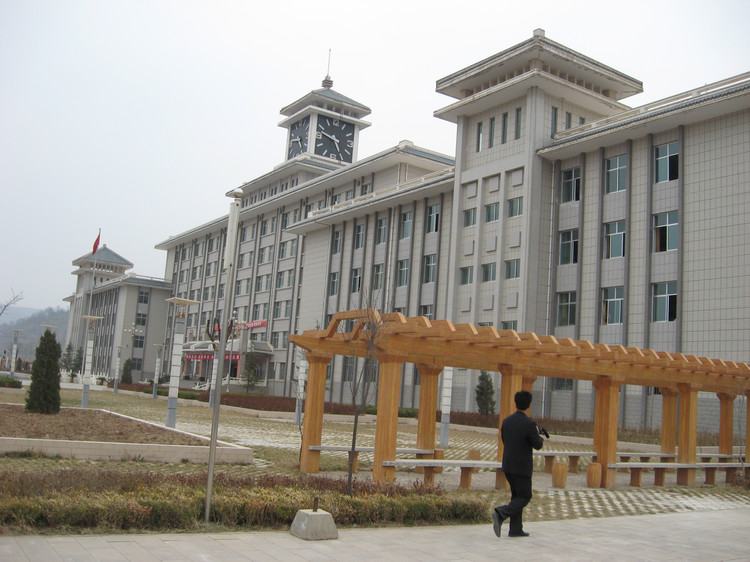  p>灵台县第一中学创建于1940年,2004年过渡为独立 a href="#" data