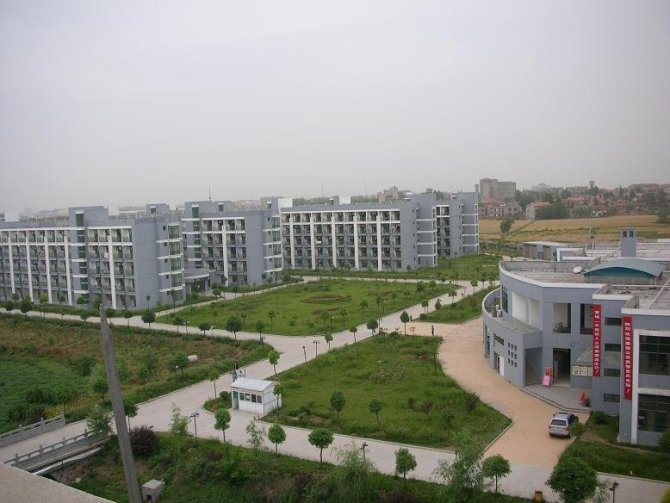  p>宜城市第一高级中学,简称宜城一中,是湖北省首批办好的108所重点