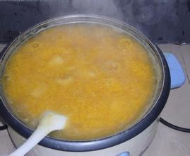  p>糊汤 ,又叫包谷糊汤.曾经是陕西省商州人的州饭.