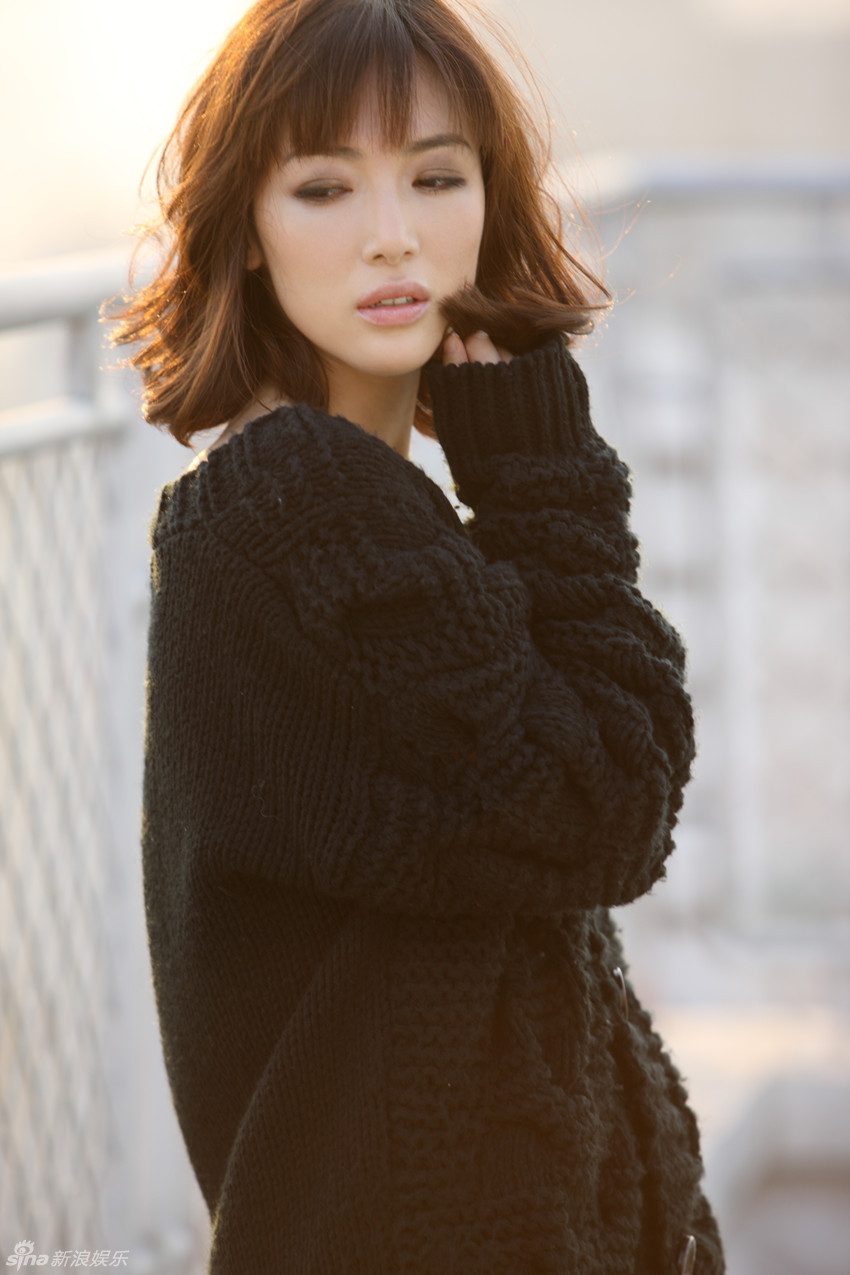  p>叶一云 i>(原名叶倩云) /i>,1985年5月16日出生于山东烟台,毕业于