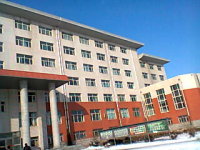  p>双鸭山市田家炳中学成立于2004年5月14日,是 a>双鸭山 /a>市示范性