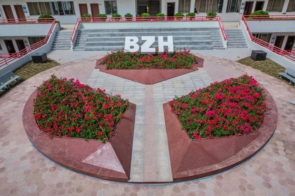 汕头市潮阳林百欣中学