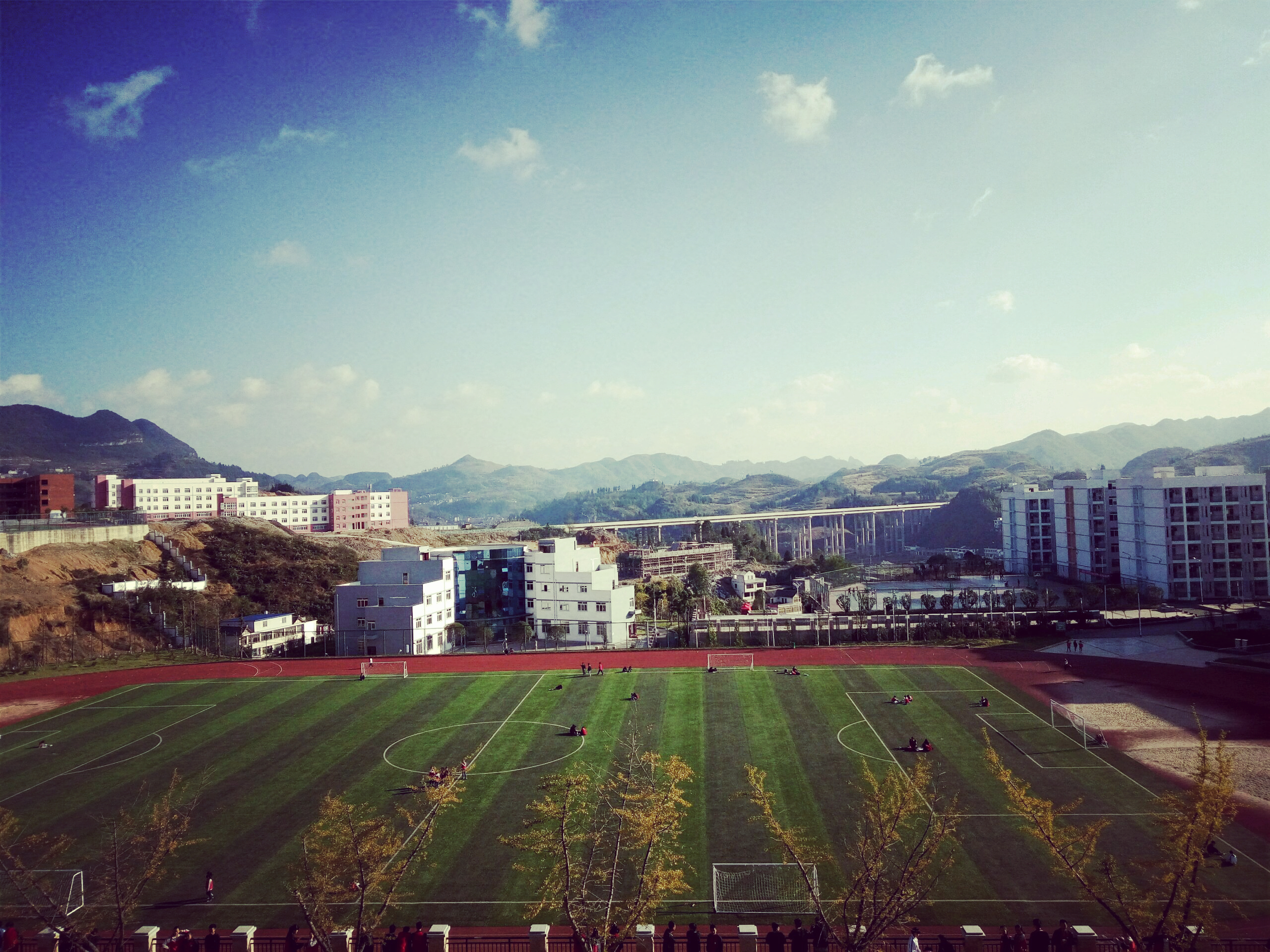 中学,简称" a target="_blank" href="/item/织金一中">织金一中 /a>"