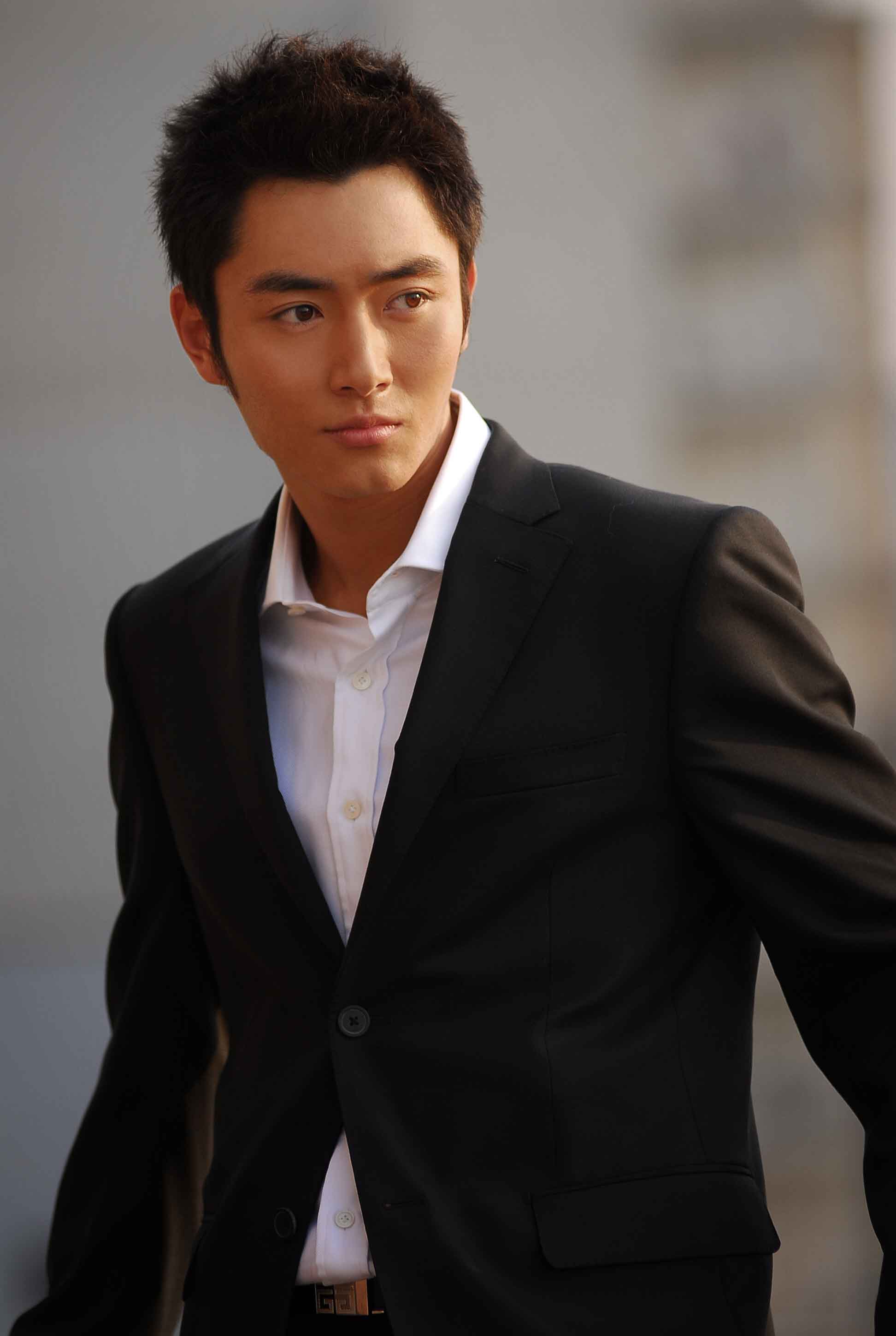  p>李东学,1982年11月27日出生于河南省郑州市,中国内地影视男演员