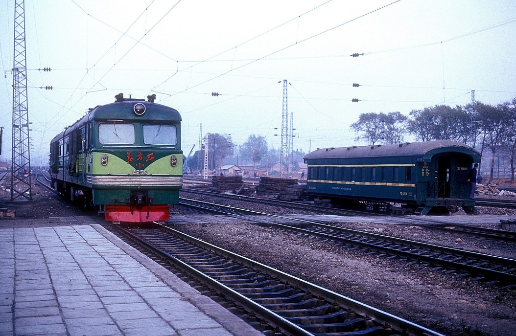 东方红1型内燃机车