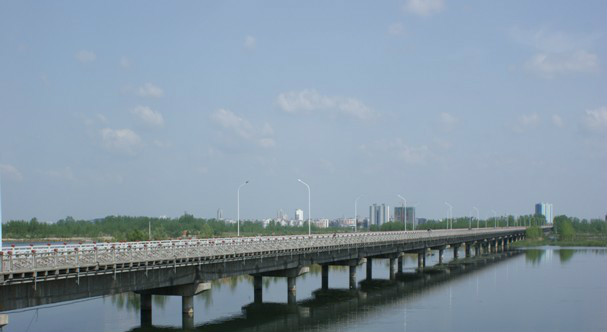  p data-id="gnhedvhl9a">光化汉江公路大桥,又称老河口汉江大桥,坐落