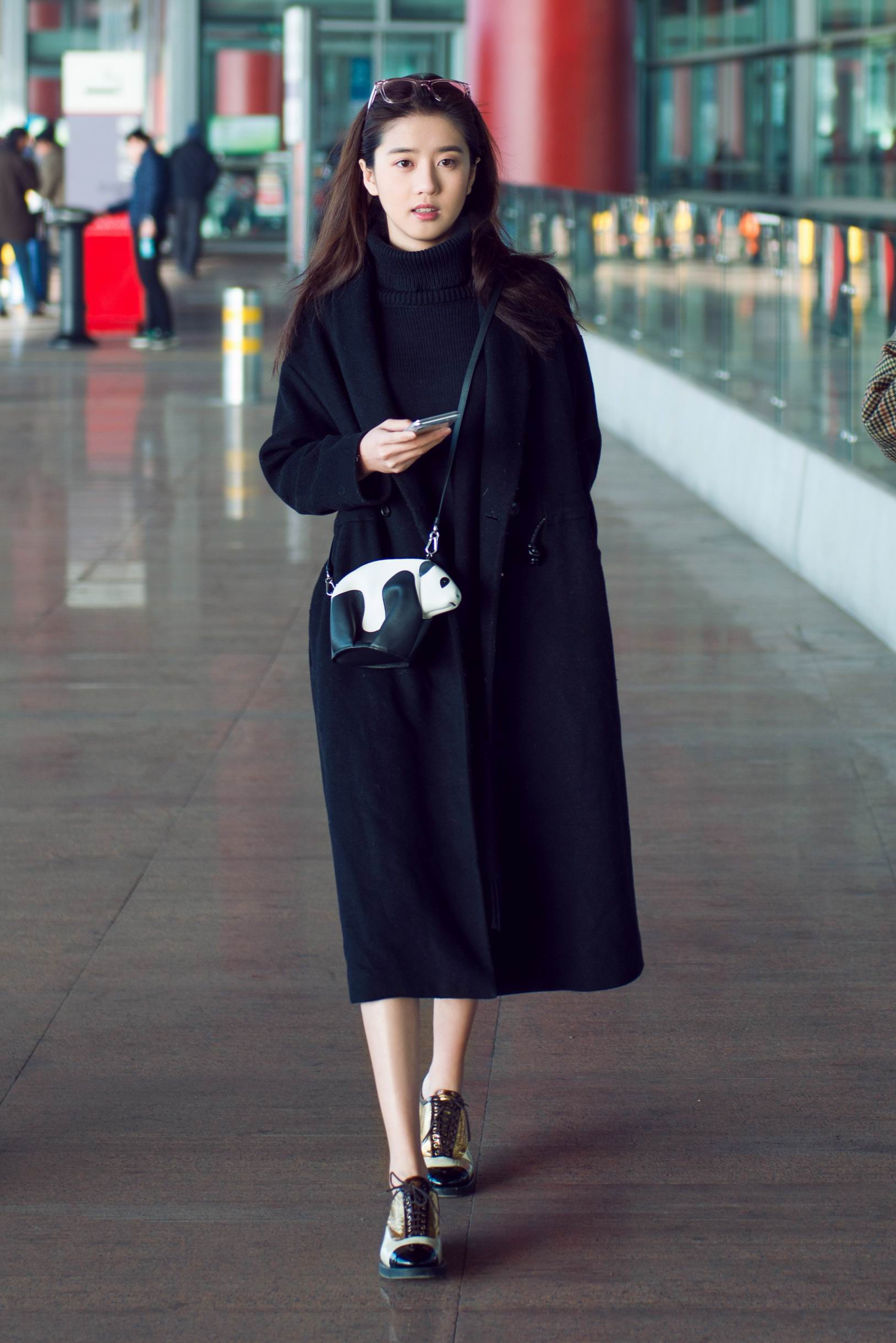  p>李凯馨,1999年10月12日出生于中国台湾,新加坡籍华裔影视女演员