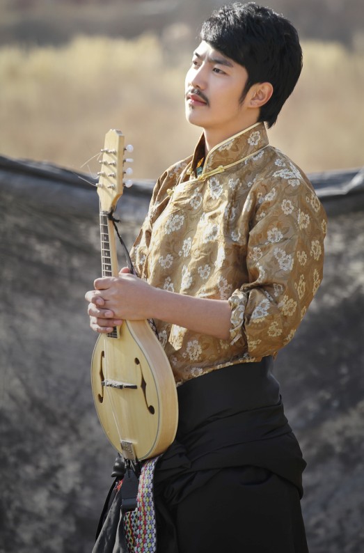  p data-id="go6dsbqch8">德格叶,1991年8月15日出生于青海省贵南县