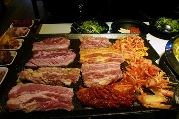  p>韩国烤肉是 a target="_blank" href="/item/韩国料理/9784215"