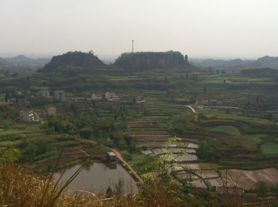  p>石公石母,位于四川武胜县赛马镇石林村境内.