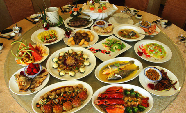  p>分岁酒亦称"分岁饭","守岁饭".