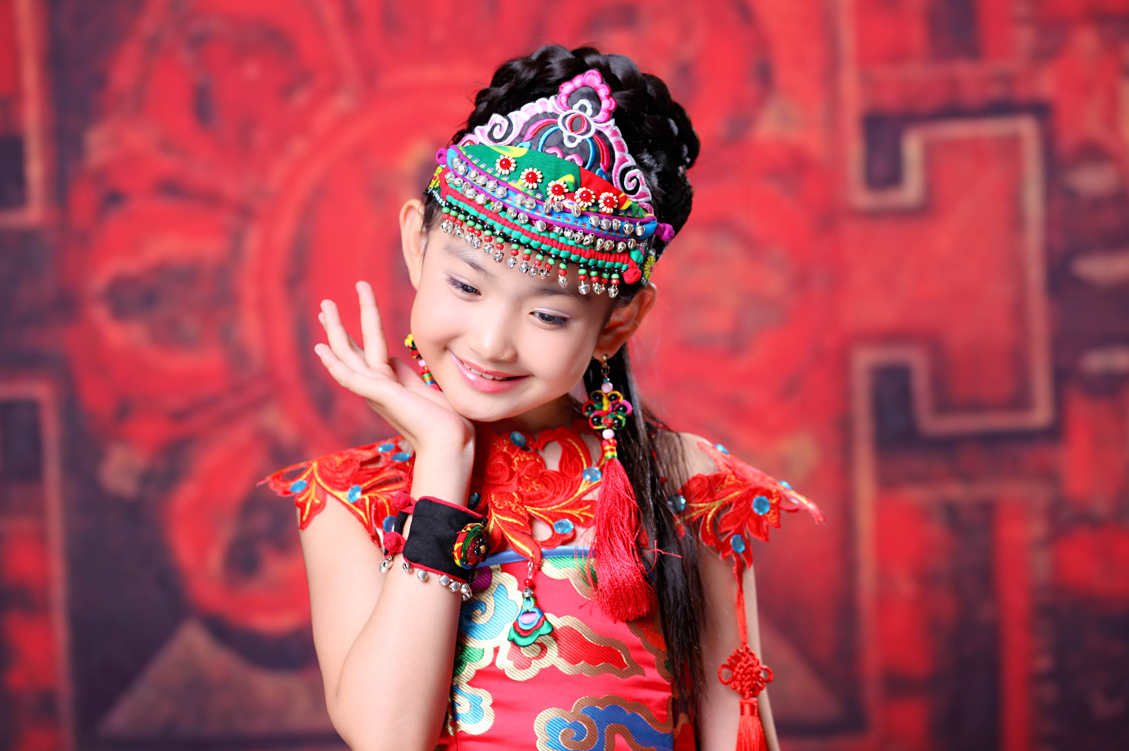  p>王格格,2008年出生于山东,中国国内演员.