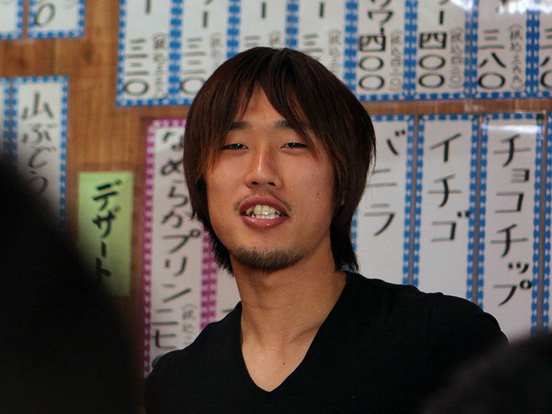 坂井洋平,男,日本足球运动员,场上司职前卫,现效力于日本横滨fc足球