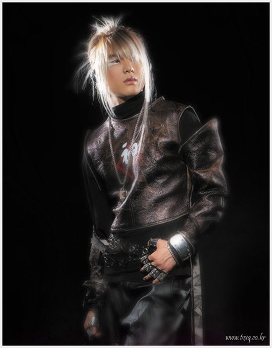  p data-id="gnwjoy2632">《triangle》是一首歌曲,演唱者是东方神起.