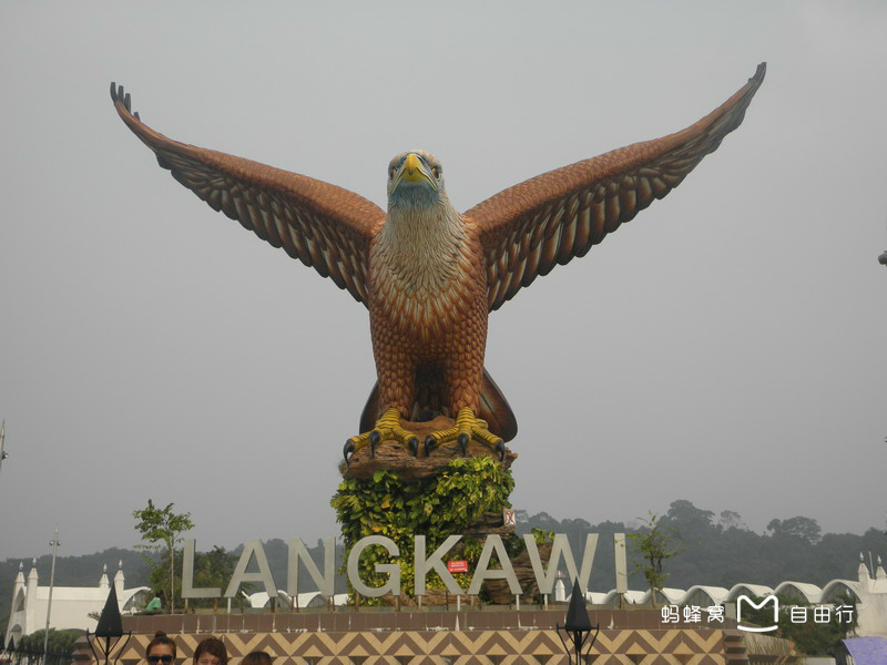 的广场--巨鹰广场,广场上矗立着被称为兰卡威新地标的鹰塔(dataran