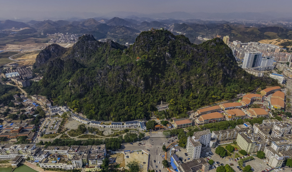 广西灵山县六峰山