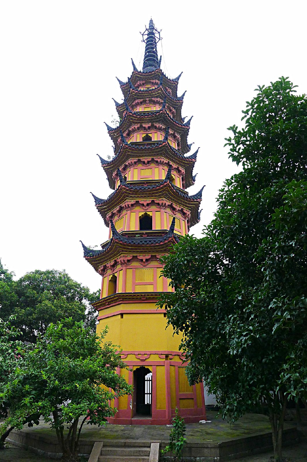  p>苏州双塔又称罗汉院双塔,位于江苏省 a target="_blank" href="