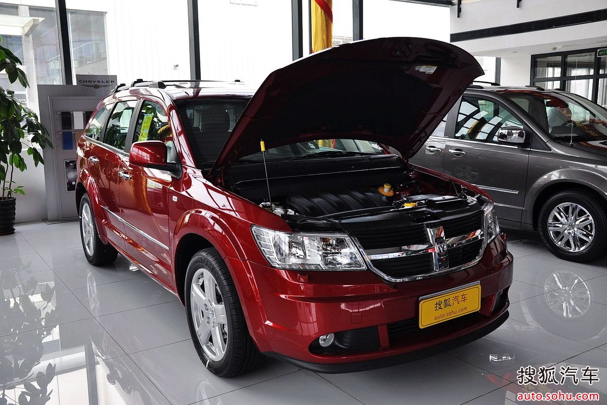  p>道奇酷威集合了家用mpv的舒适与大空间,以及suv驾驶性能与动感