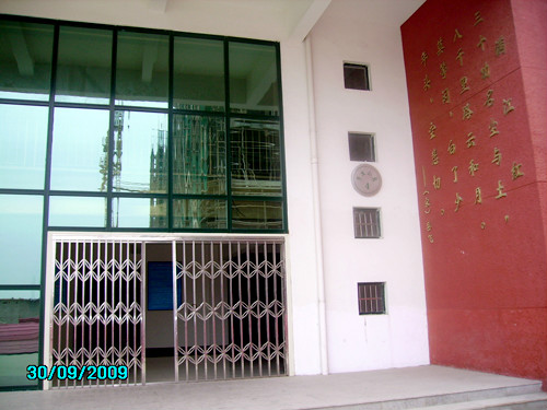  p>安徽省皖西中学是由安徽省省级示范高中六安二中于2006年经市教育