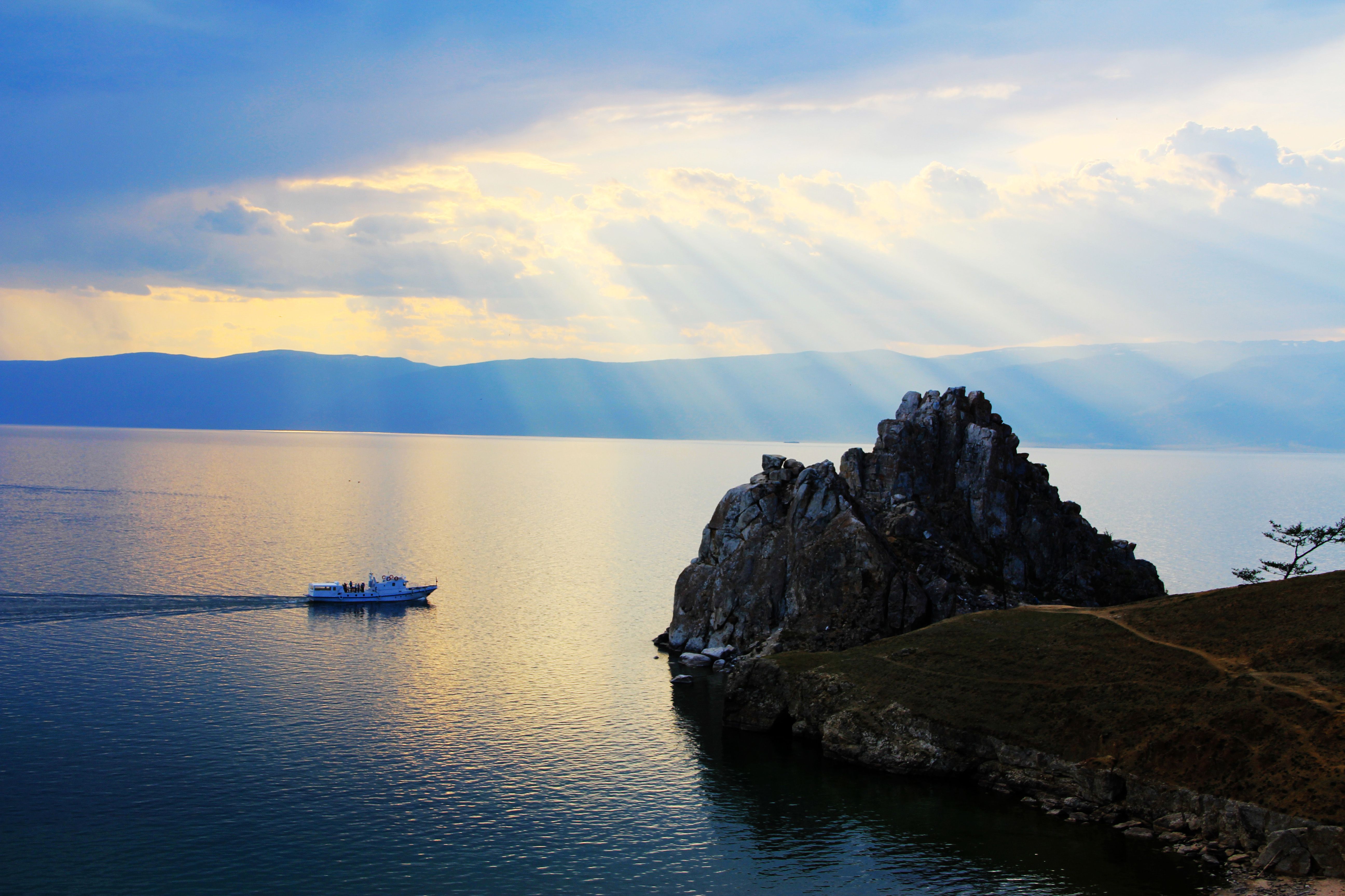 语:Байгал нуур,俄语:Озеро Байкал,英语:lake