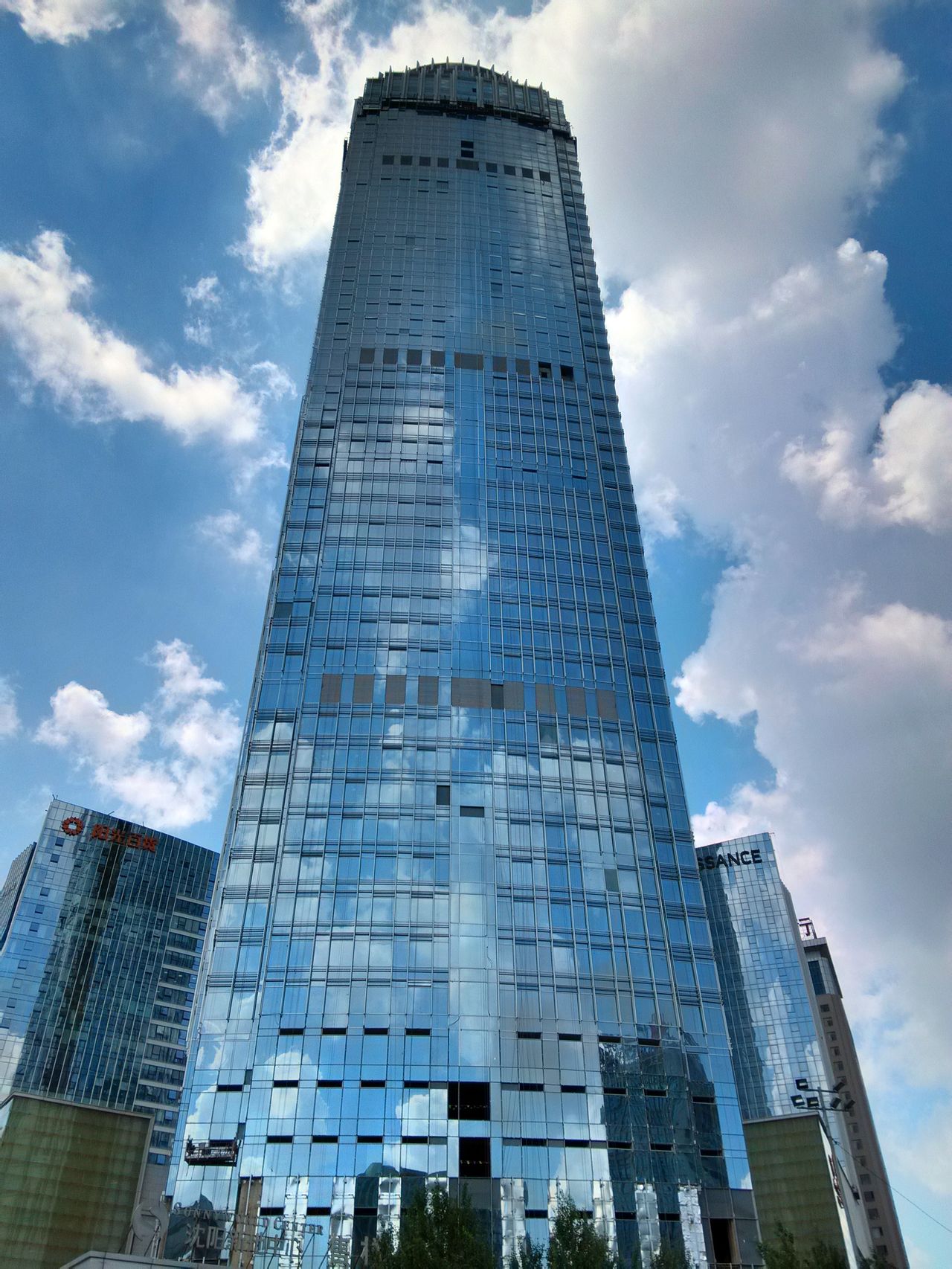  p>沈阳新地中心位于繁华的沈阳市沈河金融商贸开发区(cbd)的核心地带