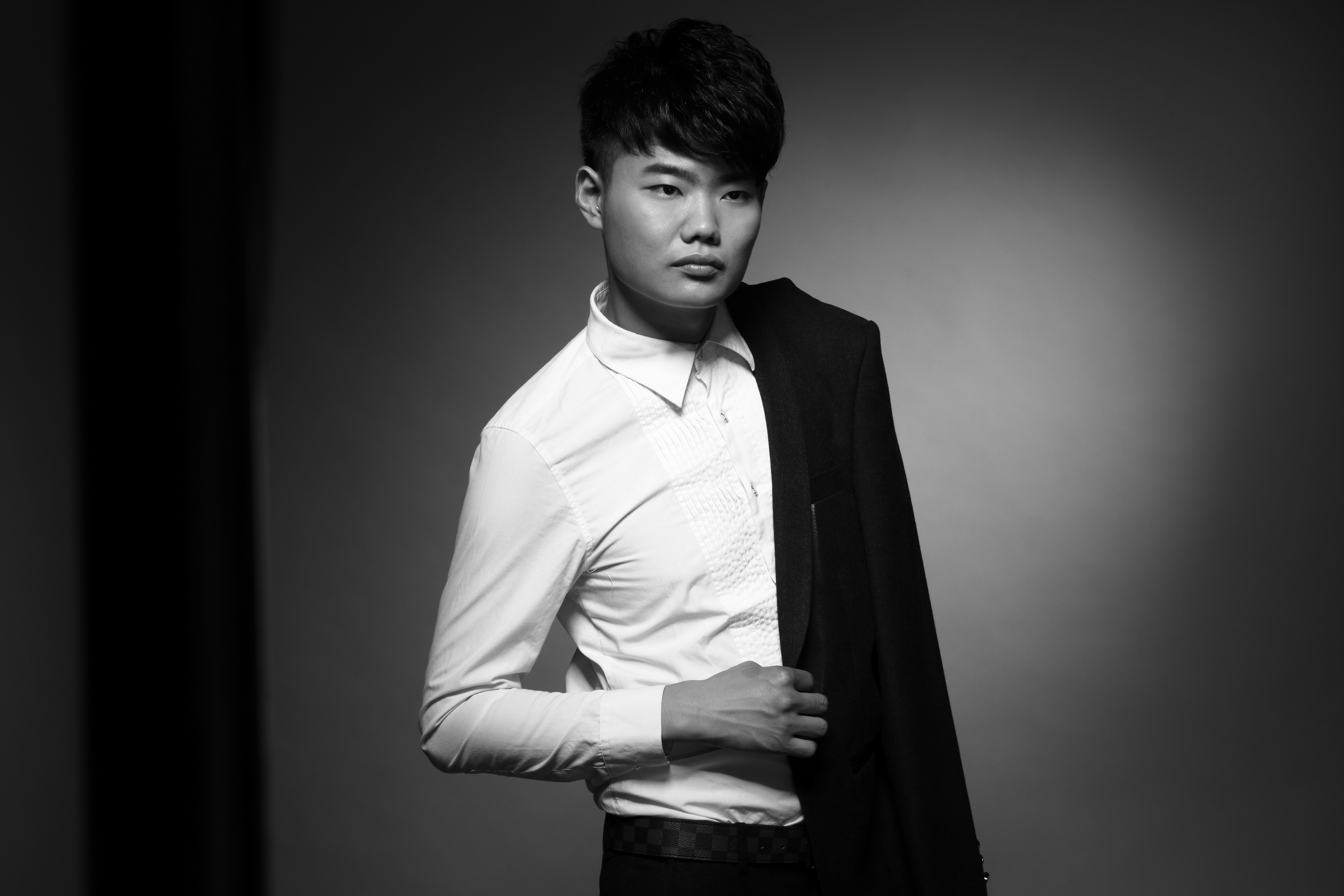 官羽以极具辨识度的 a target="_blank" href="